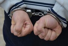 Scandalagiu reținut. A spart mai multe geamuri ale unui bloc din Rovinari