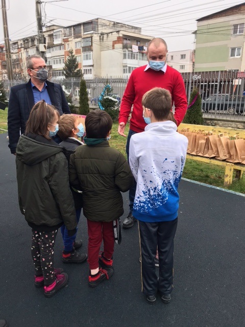 Echipamente IT, donate copiilor din centrele din subordinea DGASPC Gorj