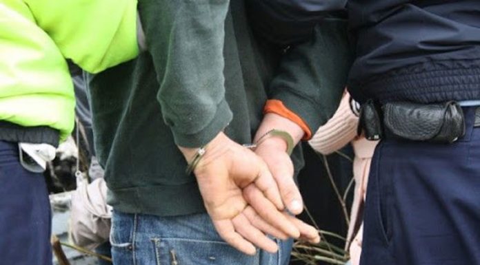 Doi bărbați din Fărcășești, în arest. Au snopit în bătaie un tânăr din Rovinari