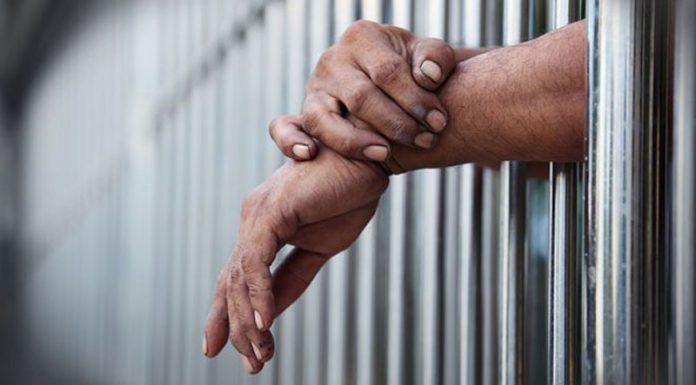 În arest, după ce s-a întors la locuința soției