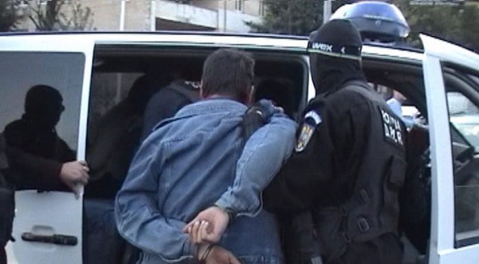 Bătaie ca în filme și patru rețineri, după un scandal la Godinești