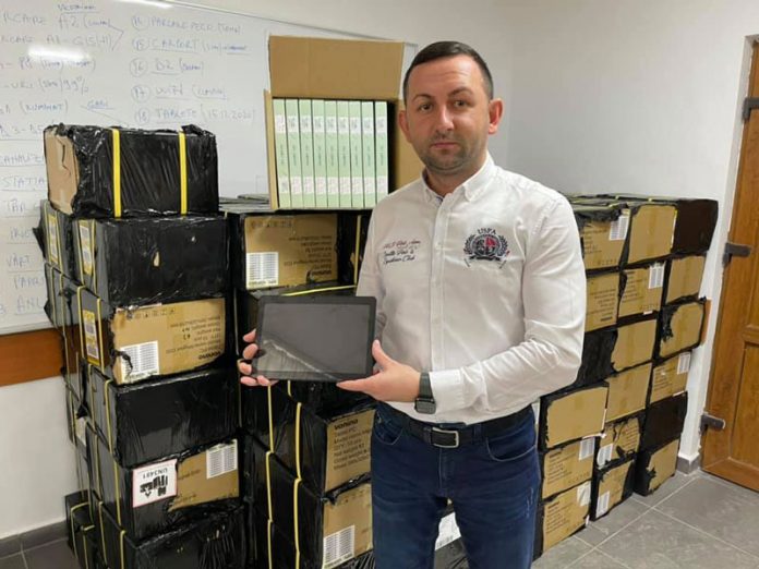 Tablete pentru elevii din Rovinari din partea autorităților locale