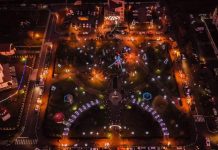 Foto: Motrul feeric! Iluminat de sărbătoare, Moș Crăciun DJ, bomboane pentru copii