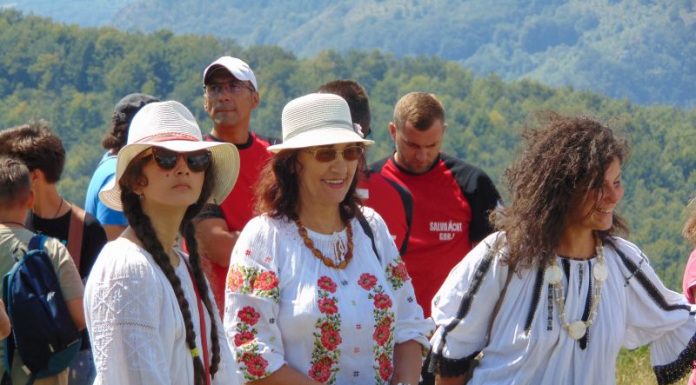 Care e zvonul? Nu ne cunoaştem firea și destinul. Ba da