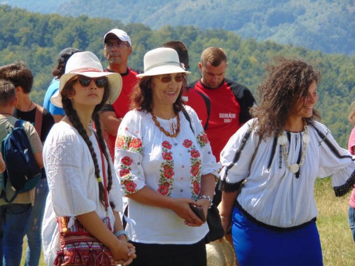 Care e zvonul? Nu ne cunoaştem firea și destinul. Ba da