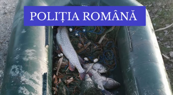 Cercetați după ce au fost prinși cu barca la pescuit. Bărbații au fugit de oamenii legii