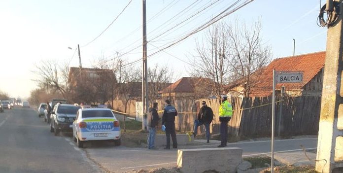 Crimă șocantă la Scoarța. Și-a înjunghiat mortal soția, după care și-a înfipt de mai multe ori cuțitul în abdomen