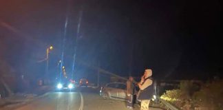 S-a oprit cu mașina în șanț. Șoferul era băut