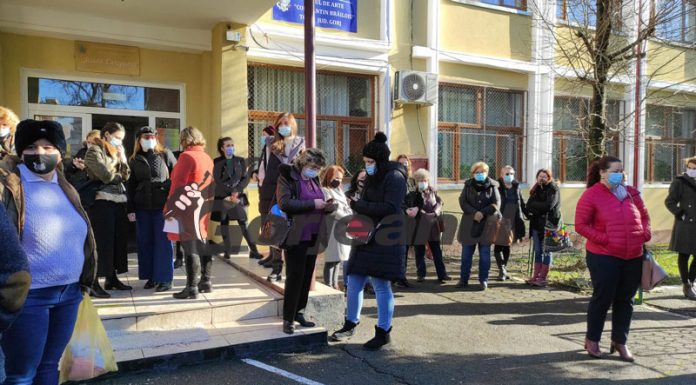 Protest spontan la Liceul de Arte din Târgu Jiu