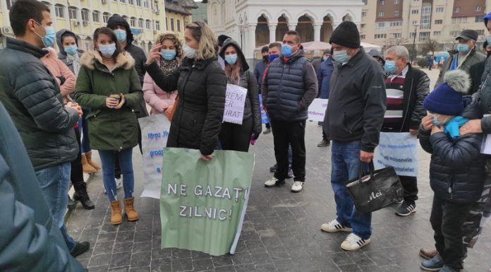 Două proteste în Piața Prefecturii din Târgu-Jiu!
