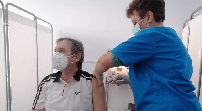 Foto: Mihai Weber s-a vaccinat anti-COVID-19 la Rovinari