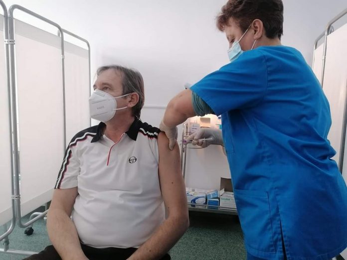 Foto: Mihai Weber s-a vaccinat anti-COVID-19 la Rovinari