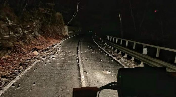 Cad pietre pe Defileul Jiului!