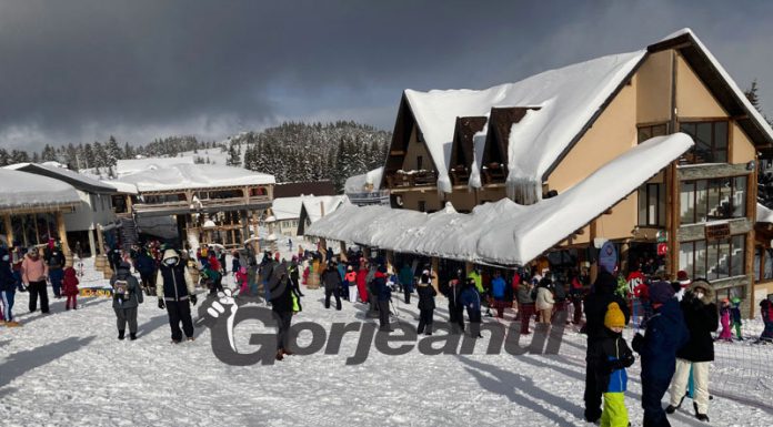 Pârtie nouă, de 1,5 km, amenajată în Rânca! Stațiunea e plină de turiști!