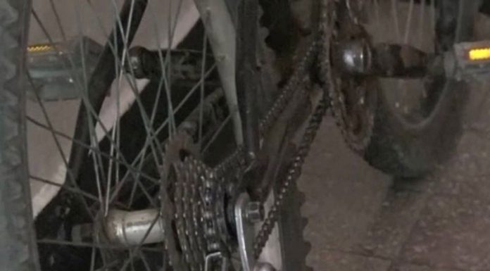 Cercetați după ce au furat o bicicletă de pe terasa unei societăți comerciale