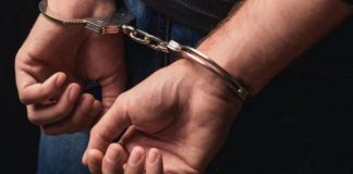 În arest, după ce a intrat peste o familie în casă și a bătut-o