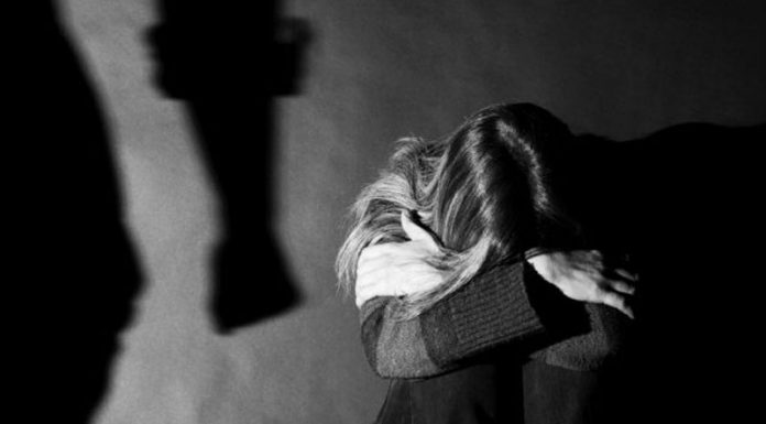 Și-a amenințat concubina. Tânăra a sunat la 112