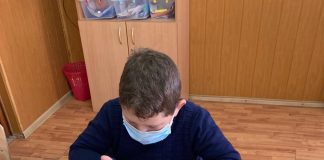 Peste 70% dintre părinți și profesori consideră că elevii trebuie să revină în băncile școlii