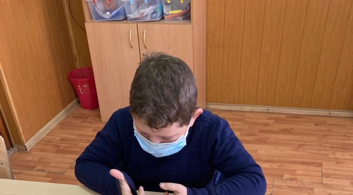 Peste 70% dintre părinți și profesori consideră că elevii trebuie să revină în băncile școlii