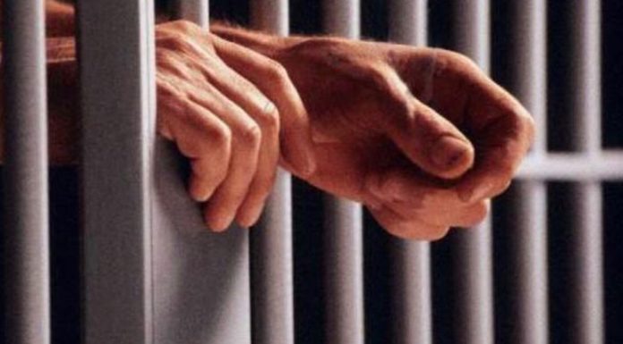 În arest, după ce a incendiat o casă