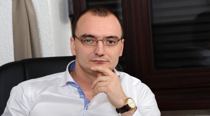 Iulian Popescu, în cărți pentru un post la București