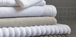 CEO dă bani pentru prosoape spălate și apretate