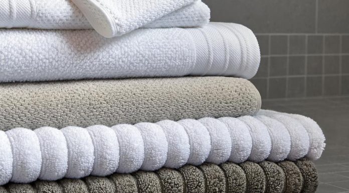 CEO dă bani pentru prosoape spălate și apretate