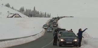 Cozi uriaşe de maşini şi spaţii de cazare lipsă, din nou la Rânca