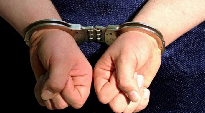 Reținut pentru că a fost prins conducând fără permis