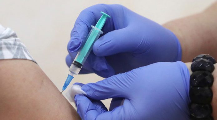 Programările pentru etapa a doua de vaccinare pot fi făcute de vineri
