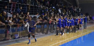 Tot mai multe voci cer revenirea fanilor în săli și stadioane