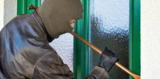 A furat și distrus obiecte din locuința închiriată