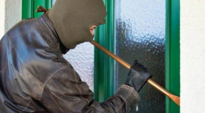 A furat și distrus obiecte din locuința închiriată