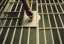 Scandal și bătaie la Târgu Cărbunești. Două persoane, în arest