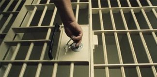 Scandal și bătaie la Târgu Cărbunești. Două persoane, în arest