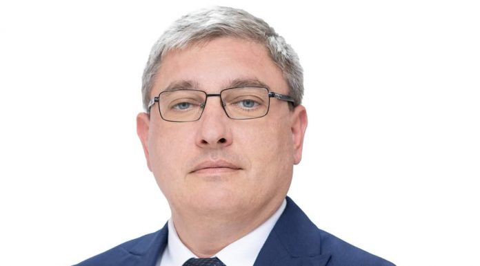 Senatorul Rujan: Educația primește firimituri!