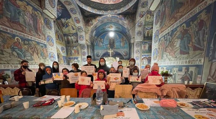 Elevi ai colegiilor din Motru, mai aproape de biserică