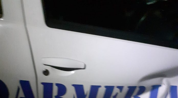 O mașină a Jandarmeriei, lovită de tren în zona Ploștina!