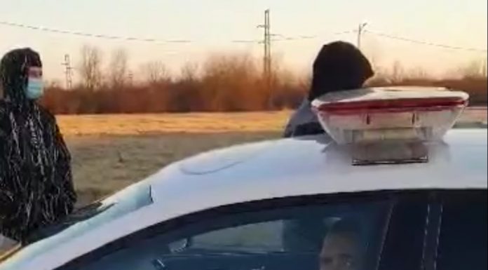 Video: Cum a aplanat poliția conflictul cu majorul de pe Narciselor