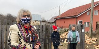 Ajutată cu bani și alimente, după ce a cerut un braț de lemne cadou de ziua sa!