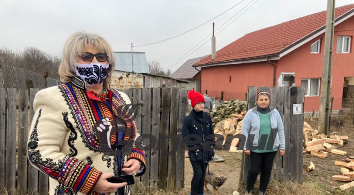 Ajutată cu bani și alimente, după ce a cerut un braț de lemne cadou de ziua sa!