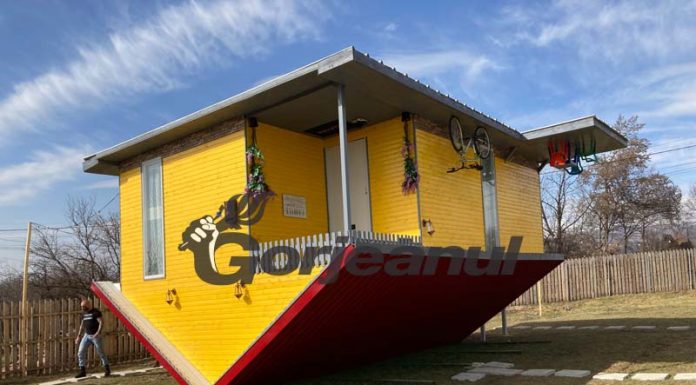 Căsuța Răsturnată și-a deschis ușile pentru turiști!