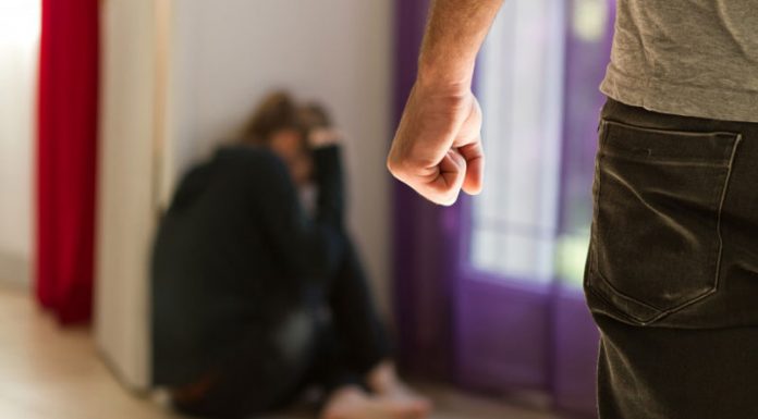 Și-a bătut soția și copilul