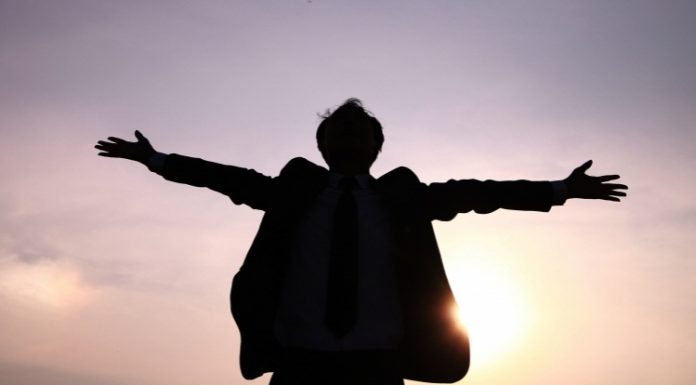 Strategiile «diversiunii de manipulare» sau «Decalogul Chomsky»! – «Poporul trebuie să aibă mereu mintea ocupată cu altceva decât cu problemele lui adevărate»!