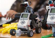 Elevi din Gorj, campioni la robotică