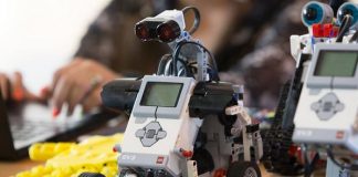 Elevi din Gorj, campioni la robotică