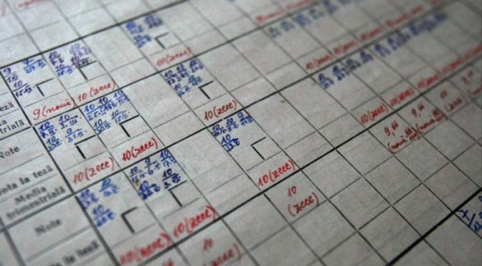 Sute de elevi din ciclul primar și gimnazial, cu situația neîncheiată pe primul semestru