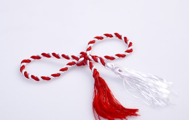 Ministerul Educației nu interzice schimbul de flori și mărțișoare