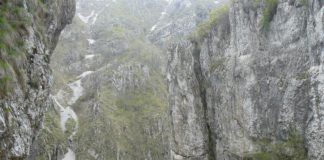 Peste 12 milioane de lei pentru refacerea drumului către Cheile Sohodolului