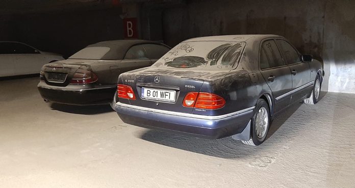 Parcarea de la subsolul Stadionului Municipal, expoziție pentru rable